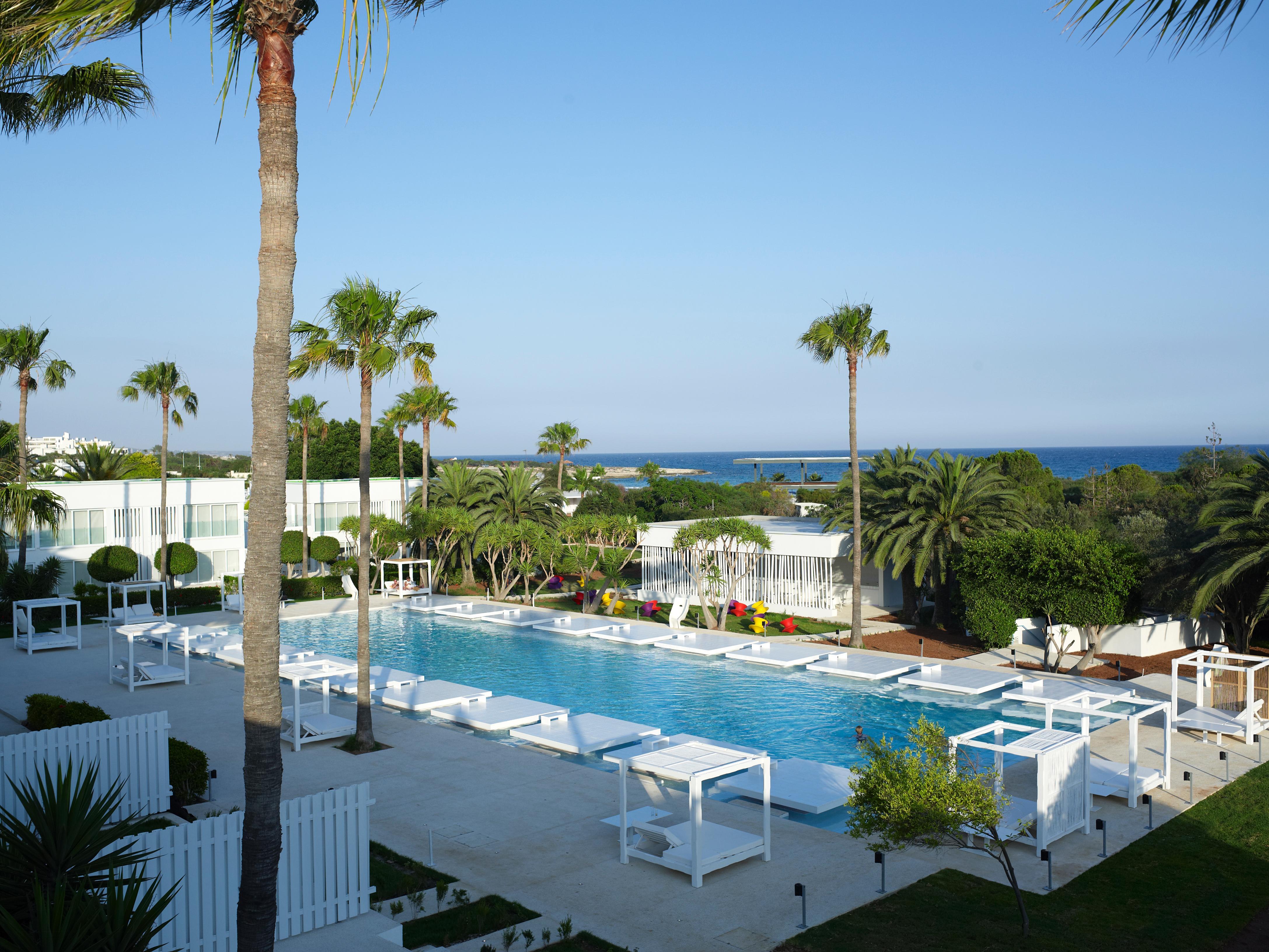 So White Beach Resort Aya Napa Dış mekan fotoğraf