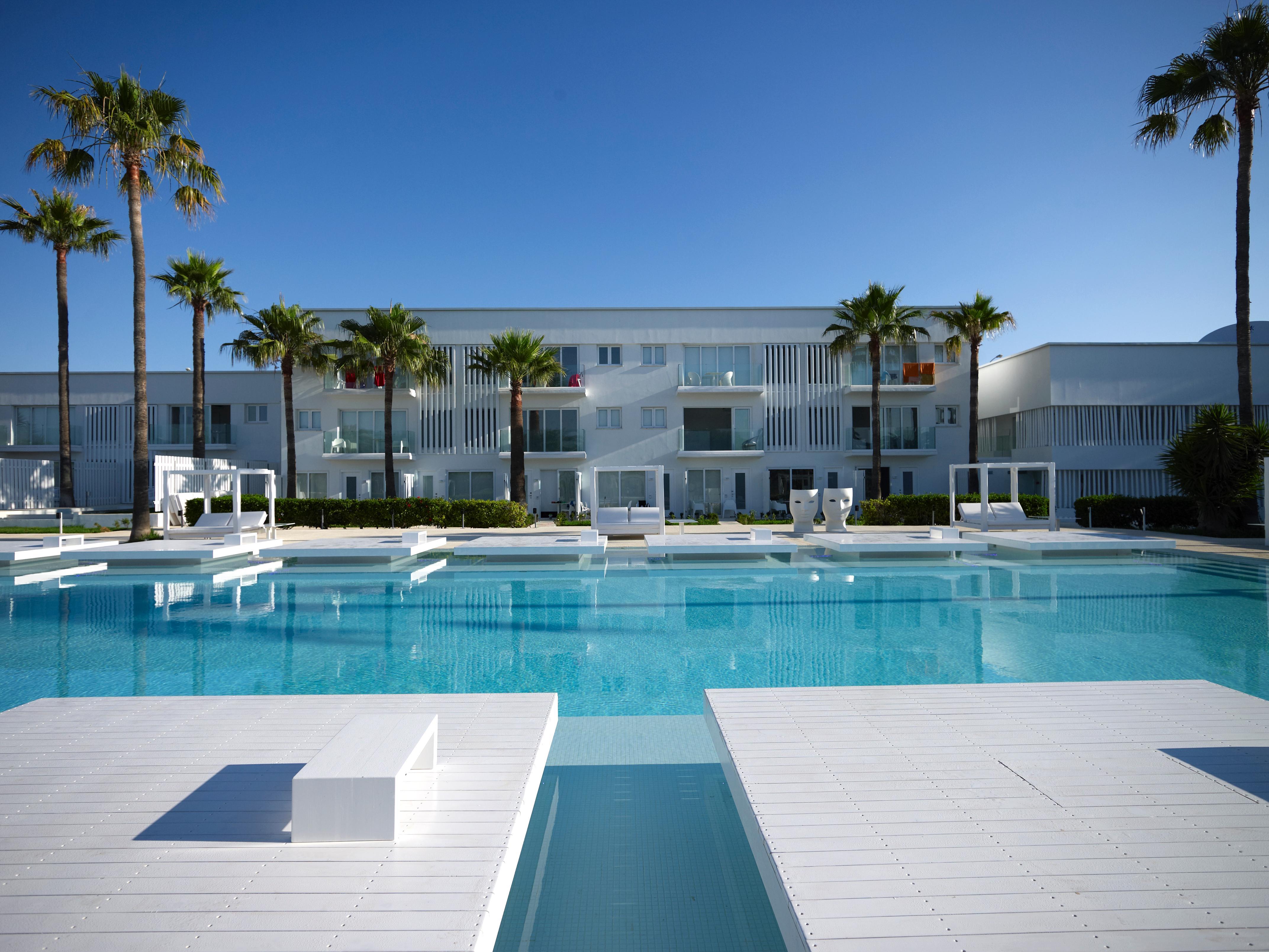 So White Beach Resort Aya Napa Dış mekan fotoğraf